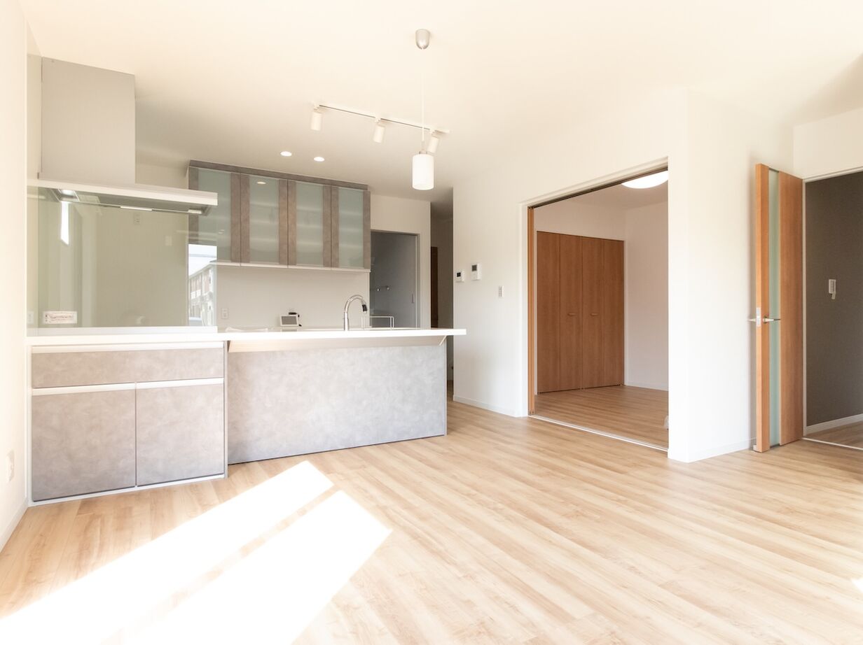 Rico Life. 久喜店 【1300万円｜約31坪｜間取り図あり】土地購入から予算内で実現した太陽光発電搭載のオール電化住宅の建築実例画像2