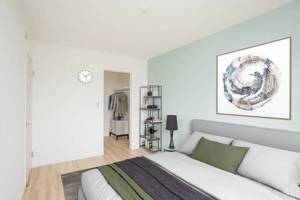 Rico Life. 久喜店 【27坪台｜吹き抜け｜間取り図あり】吹き抜けのあるリビング。大容量の収納×回遊動線を実現した住まいの建築実例画像4