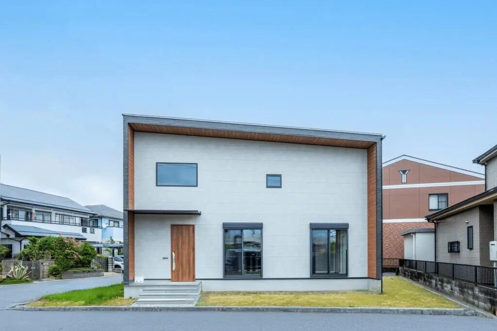 Rico Life. 久喜店 【49坪台｜洗練の空間｜間取り図あり】子ども達に個室を！5人家族のこだわりと工夫が詰まったモダンハウスの建築実例画像1