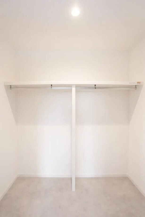 Rico Life. 久喜店 【38坪台｜平屋｜間取り図あり】2way玄関・テレビ裏収納・ファミリークローゼット、生活感を“隠せる平屋”の建築実例画像9