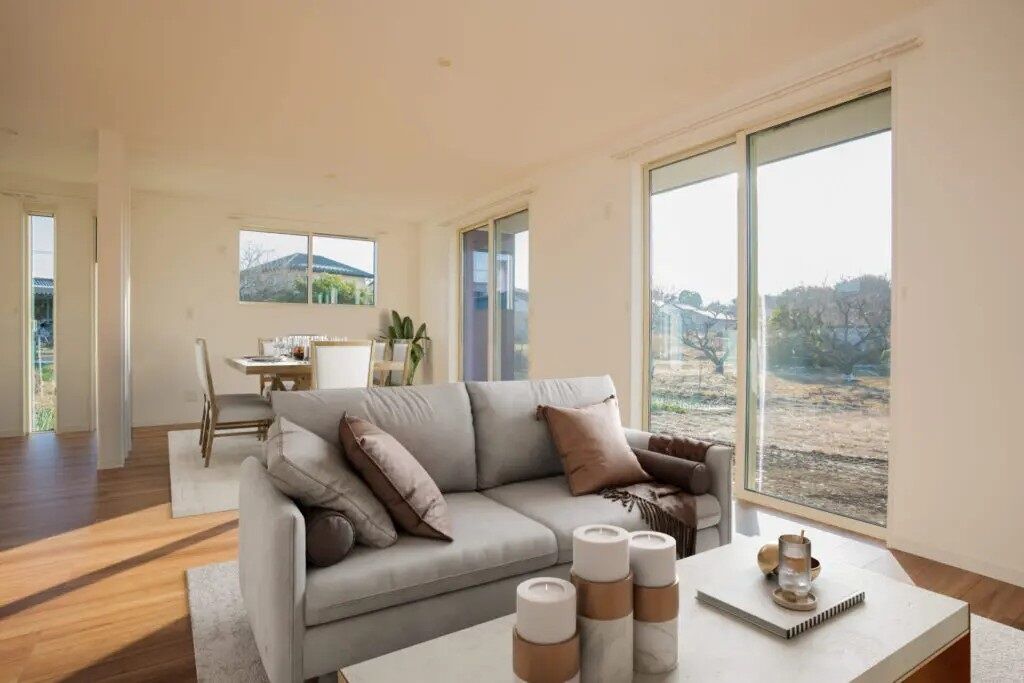 Rico Life. 久喜店 【35坪台｜平屋｜間取り図あり】快適な平屋暮らしが叶うモダンな住まい。納得のコストで広々LDKを実現の建築実例画像2