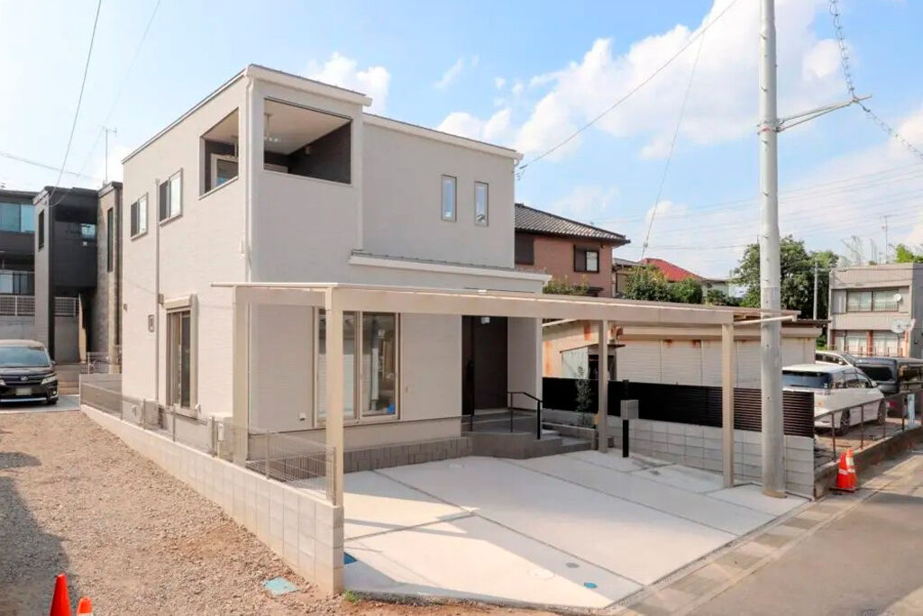 Rico Life. 久喜店 【31坪台｜ペットとの暮らし｜間取り図あり】インナーバルコニーが魅力的！猫への愛情が詰まった住まいの建築実例画像1