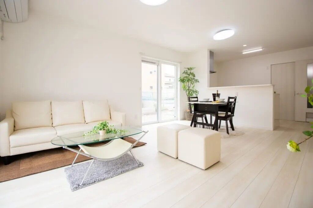 Rico Life. 久喜店 【31坪台｜ペットとの暮らし｜間取り図あり】インナーバルコニーが魅力的！猫への愛情が詰まった住まいの建築実例画像2