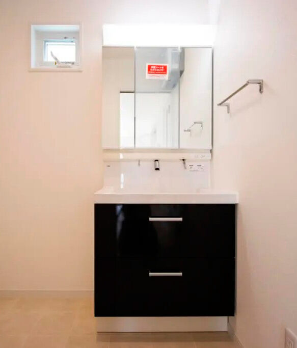 Rico Life. 久喜店 【31坪台｜ペットとの暮らし｜間取り図あり】インナーバルコニーが魅力的！猫への愛情が詰まった住まいの建築実例画像8