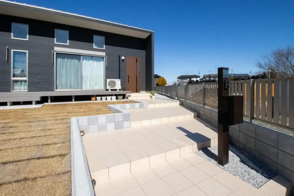 Rico Life. 久喜店 【24坪｜平屋｜間取り図あり】「セカンドライフは広くて明るい住まいで」開放感に満ちた勾配天井の平屋住宅の建築実例画像10