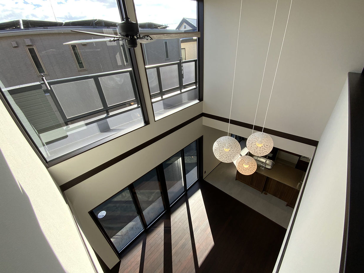 【神奈川の家づくり】セントラルホーム 【UA値0.58／座間市／ZEH】目線の抜けを意識して空間の広がりを実現。耐震性まで安心の家の建築実例画像10