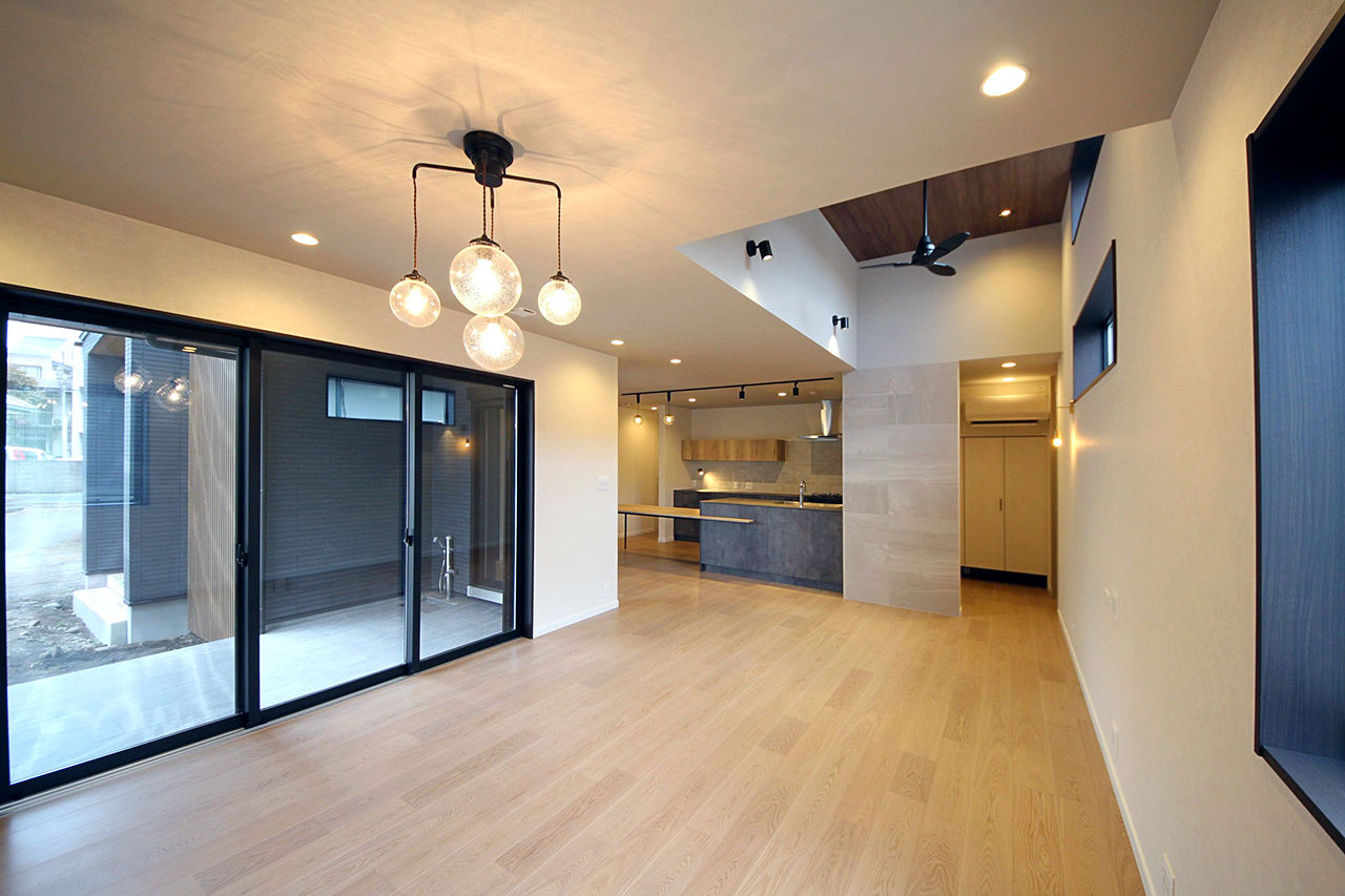 【神奈川の家づくり】セントラルホーム 【UA値0.35／相模原市／床暖房／ZEH】大空間も暖かい！性能まで妥協しないデザイン住宅の建築実例画像2