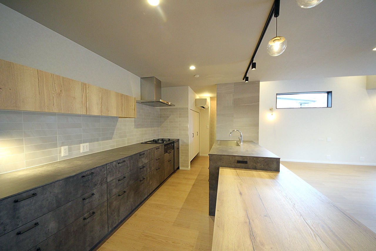 【神奈川の家づくり】セントラルホーム 【UA値0.35／相模原市／床暖房／ZEH】大空間も暖かい！性能まで妥協しないデザイン住宅の建築実例画像4