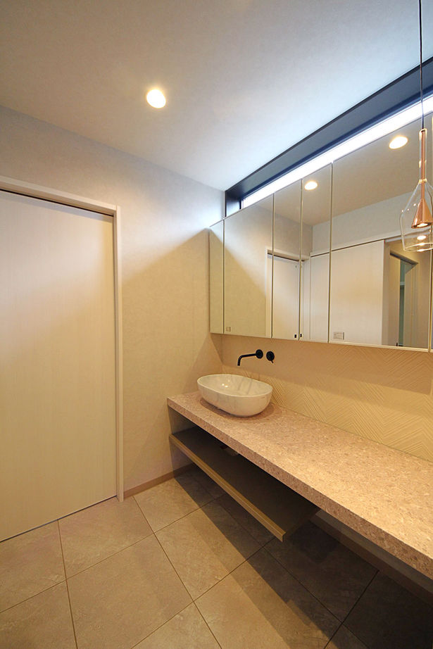 【神奈川の家づくり】セントラルホーム 【UA値0.35／相模原市／床暖房／ZEH】大空間も暖かい！性能まで妥協しないデザイン住宅の建築実例画像7