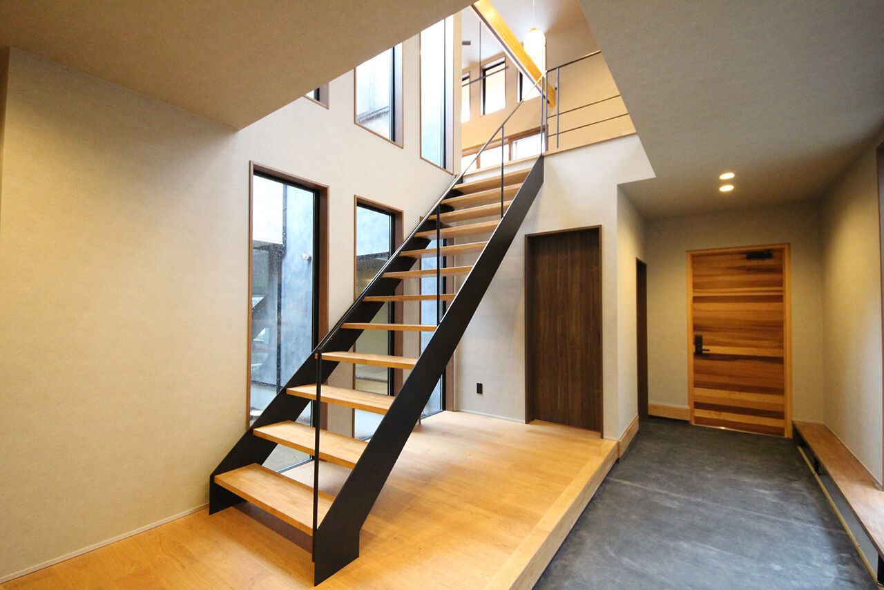 【神奈川の家づくり】セントラルホーム 【藤沢／薪ストーブ／ビルトインガレージ】プライバシーと開放感を両立。１年中心地よく暮らす２階LDKの家の建築実例画像3