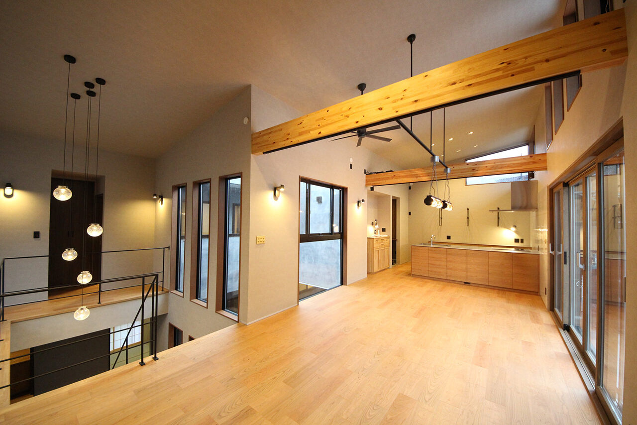 【神奈川の家づくり】セントラルホーム 【藤沢／薪ストーブ／ビルトインガレージ】プライバシーと開放感を両立。１年中心地よく暮らす２階LDKの家の建築実例画像5