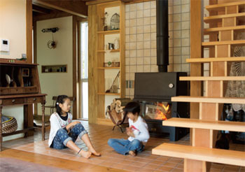 渡部製作所 【札幌市/薪ストーブ/】ヒバに赤松、真壁の吹抜け 樹齢千年の森の中を旅する家の建築実例画像5