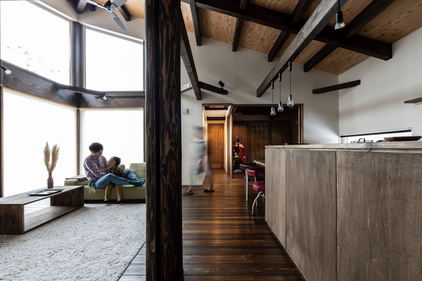 渡部製作所 【浦河/無垢材/ロフト】「平屋」を忘れるほどの開放感・ロフトやデッキもある浦河の家の建築実例画像2