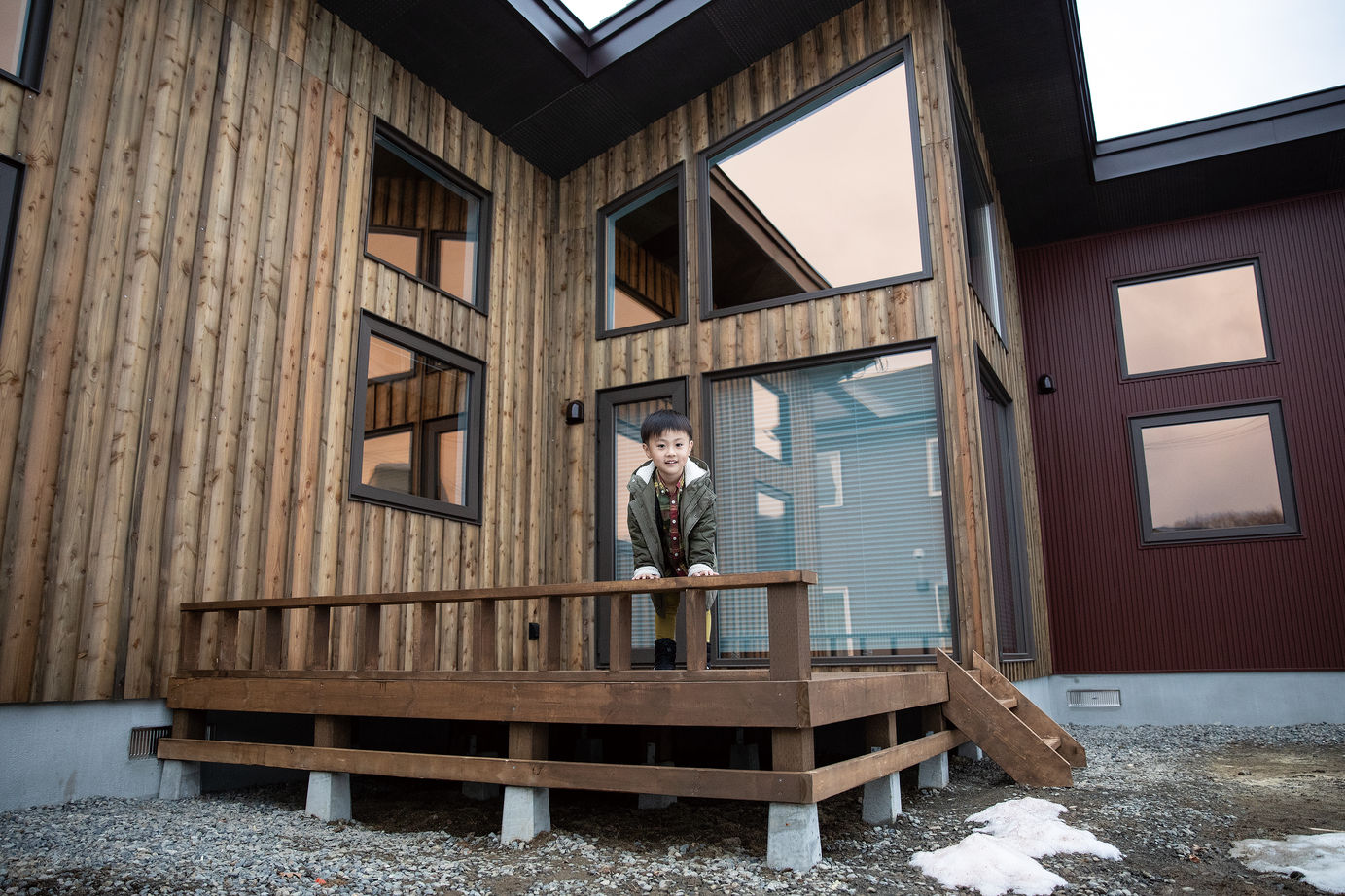 渡部製作所 【浦河/無垢材/ロフト】「平屋」を忘れるほどの開放感・ロフトやデッキもある浦河の家の建築実例画像6