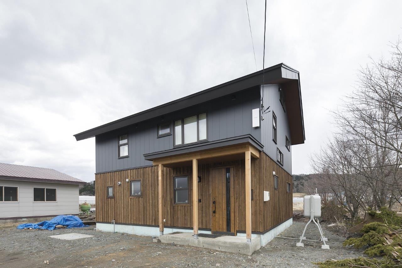 渡部製作所 【平取町/土間/ロフト/薪ストーブ】専属大工の手仕事の美しさで農家の安らぎを叶えたムクの家の建築実例画像3