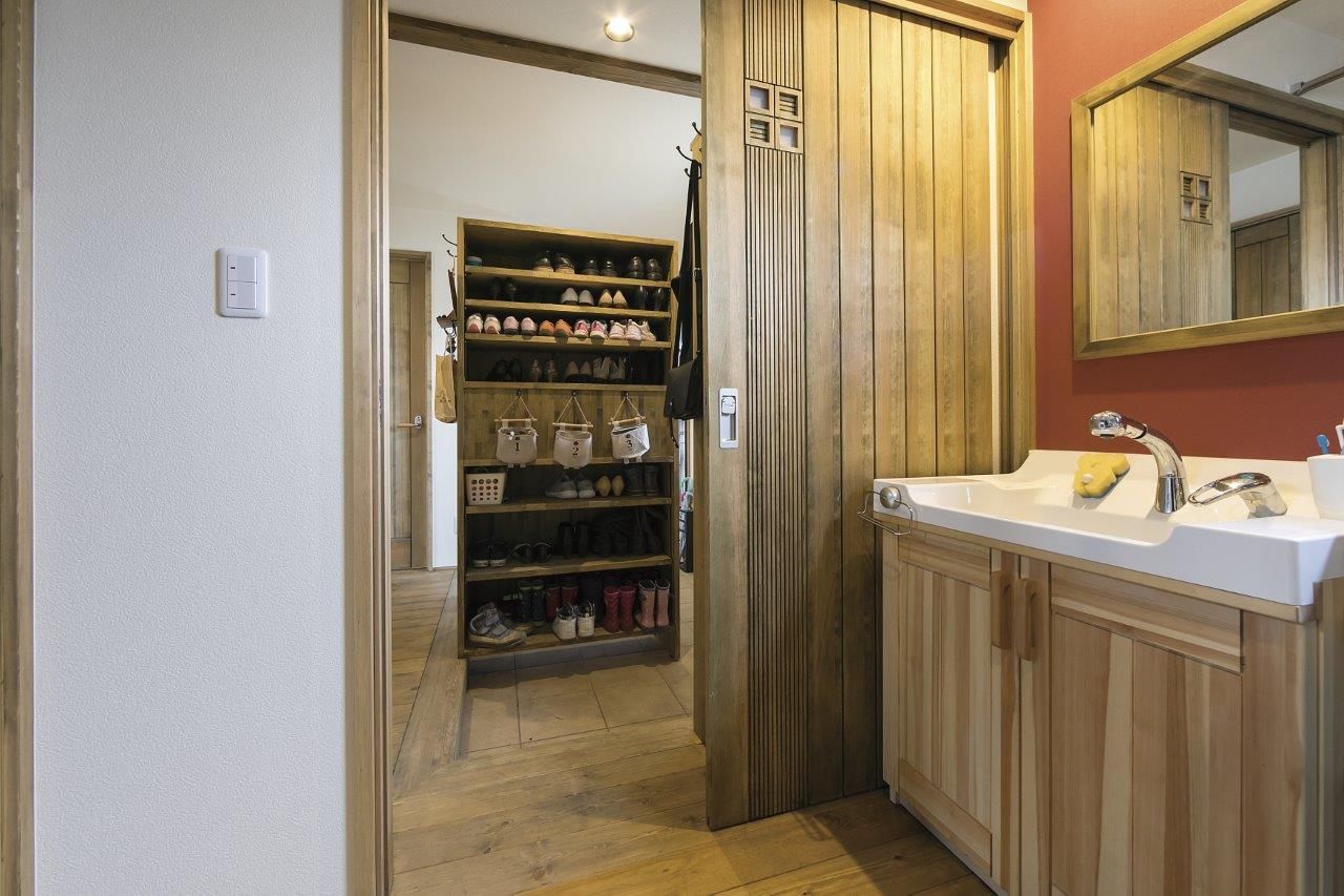 渡部製作所 【平取町/土間/ロフト/薪ストーブ】専属大工の手仕事の美しさで農家の安らぎを叶えたムクの家の建築実例画像4