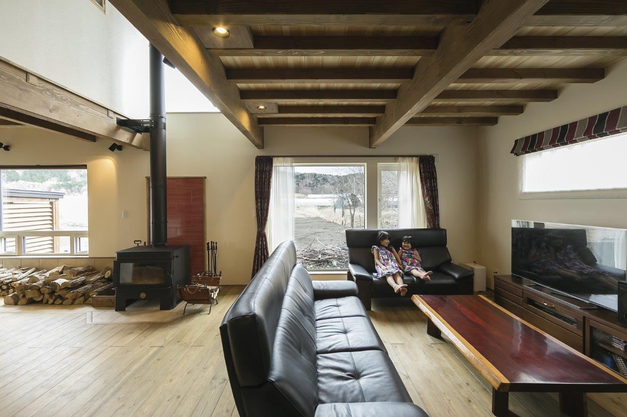 渡部製作所 【平取町/土間/ロフト/薪ストーブ】専属大工の手仕事の美しさで農家の安らぎを叶えたムクの家の建築実例画像5