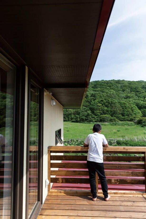 渡部製作所 【浦河町/土間/ロフト/薪ストーブ/ボルダリングウォール】いちご農家の暮らしを助ける「通り土間のある家」の建築実例画像6