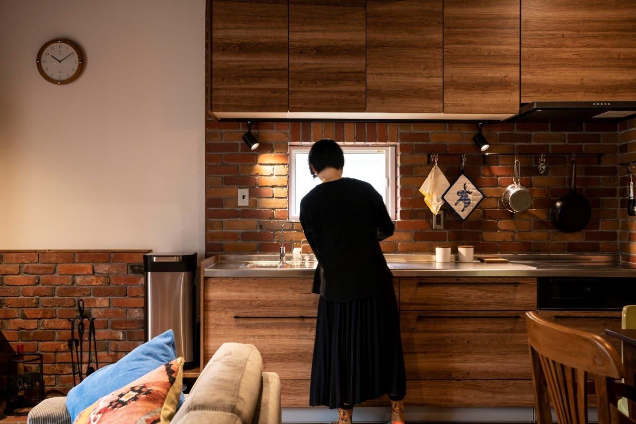 渡部製作所 【江別市/二世帯住宅/アウトドア】薪ストーブとレンガの温もりあったか家キャンプが楽しい家の建築実例画像2