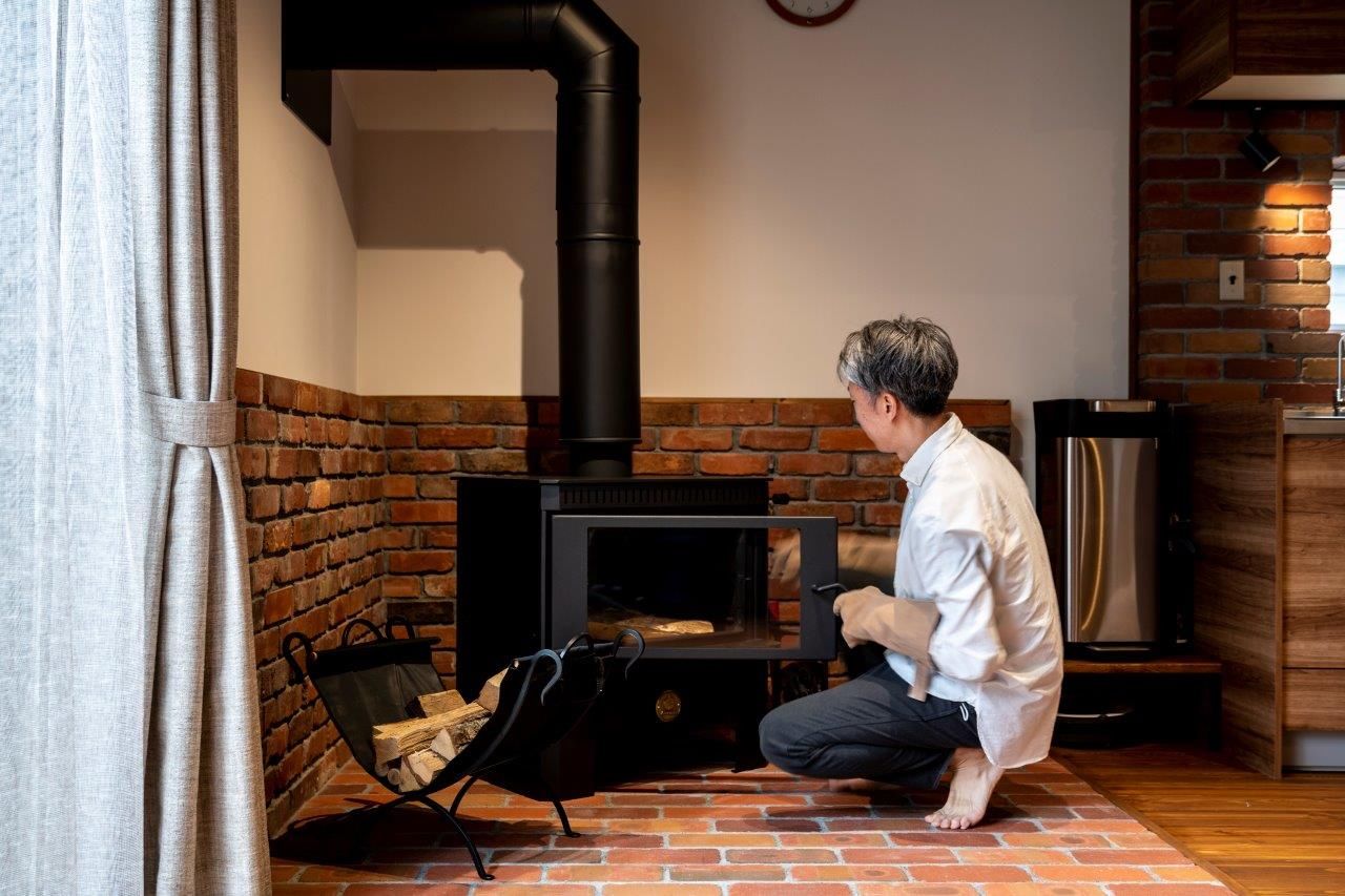 渡部製作所 【江別市/二世帯住宅/アウトドア】薪ストーブとレンガの温もりあったか家キャンプが楽しい家の建築実例画像3