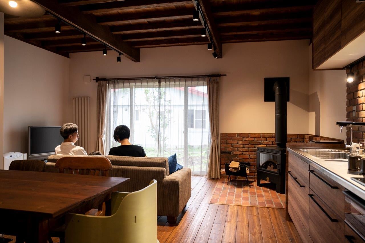 渡部製作所 【江別市/二世帯住宅/アウトドア】薪ストーブとレンガの温もりあったか家キャンプが楽しい家の建築実例画像9