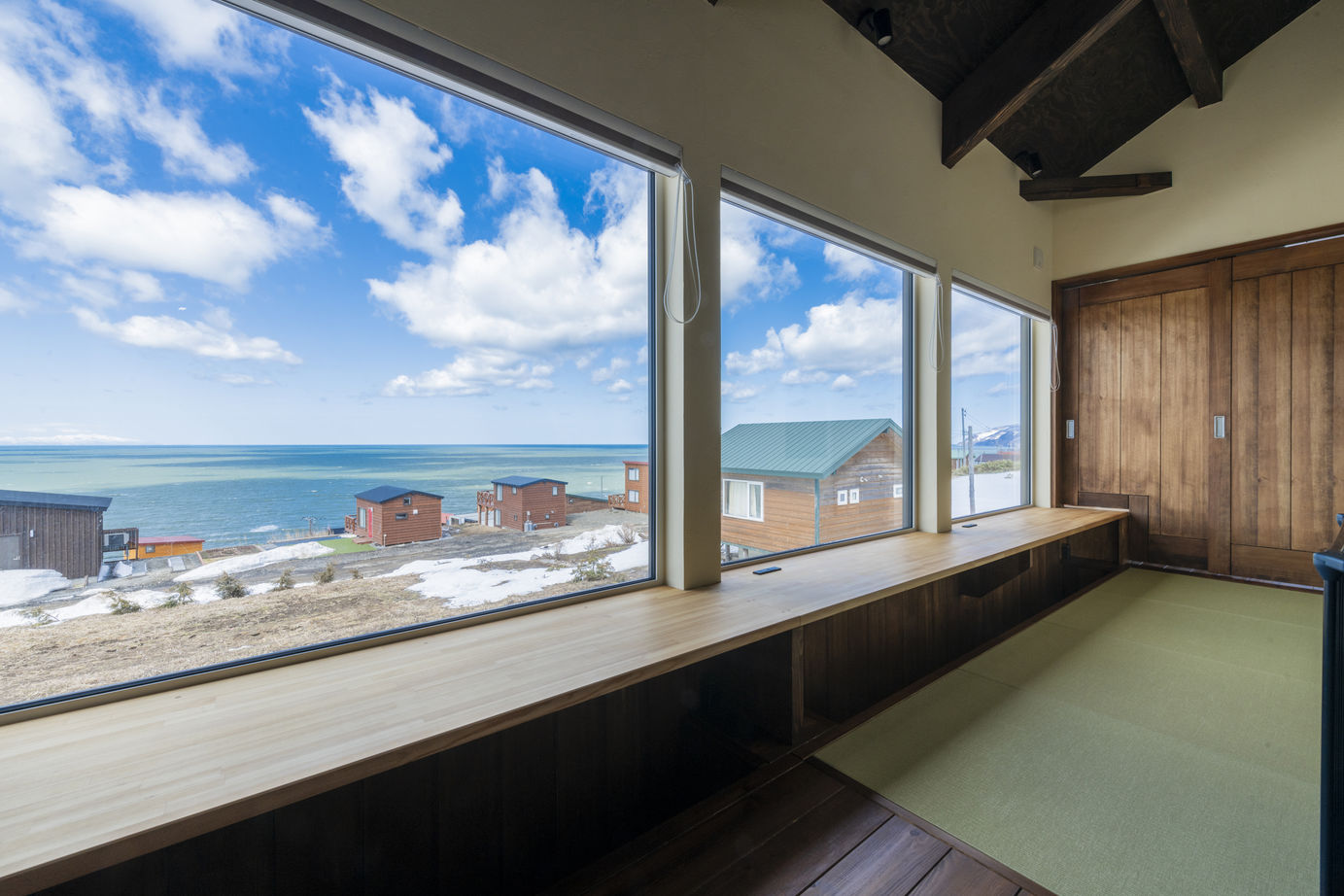 渡部製作所 【平屋/薪ストーブ/ロフト】海の見える南国ヴィラ風の平屋の建築実例画像3