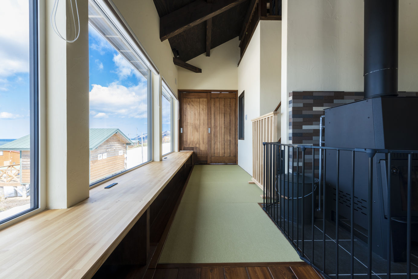 渡部製作所 【平屋/薪ストーブ/ロフト】海の見える南国ヴィラ風の平屋の建築実例画像4