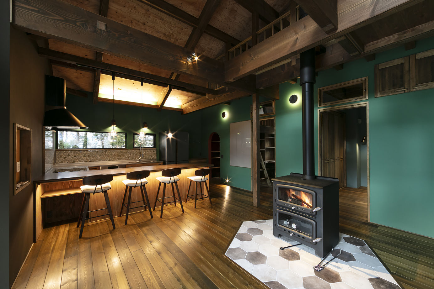 渡部製作所 【日高町/無垢材/平屋】日高町のおおらかな自然に抱かれた薪ストーブの暮らしの建築実例画像3