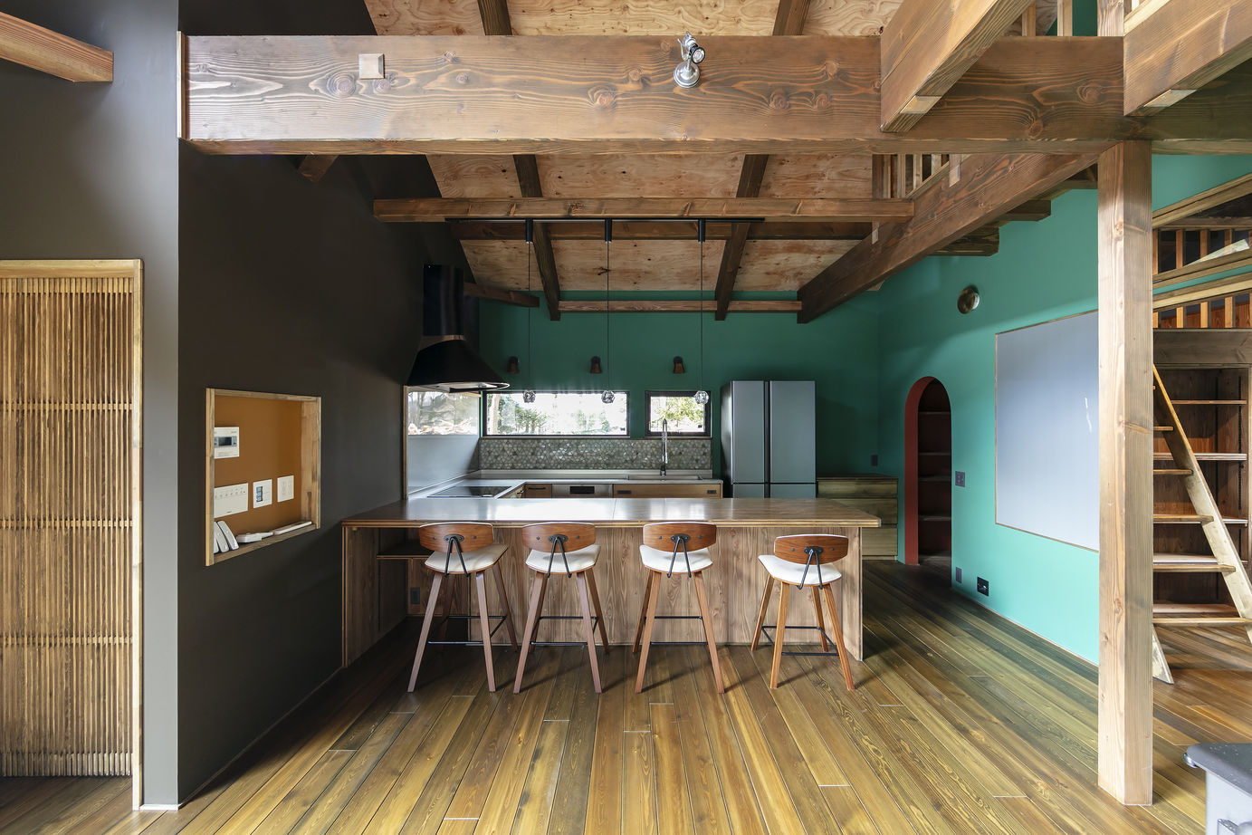 渡部製作所 【日高町/無垢材/平屋】日高町のおおらかな自然に抱かれた薪ストーブの暮らしの建築実例画像4