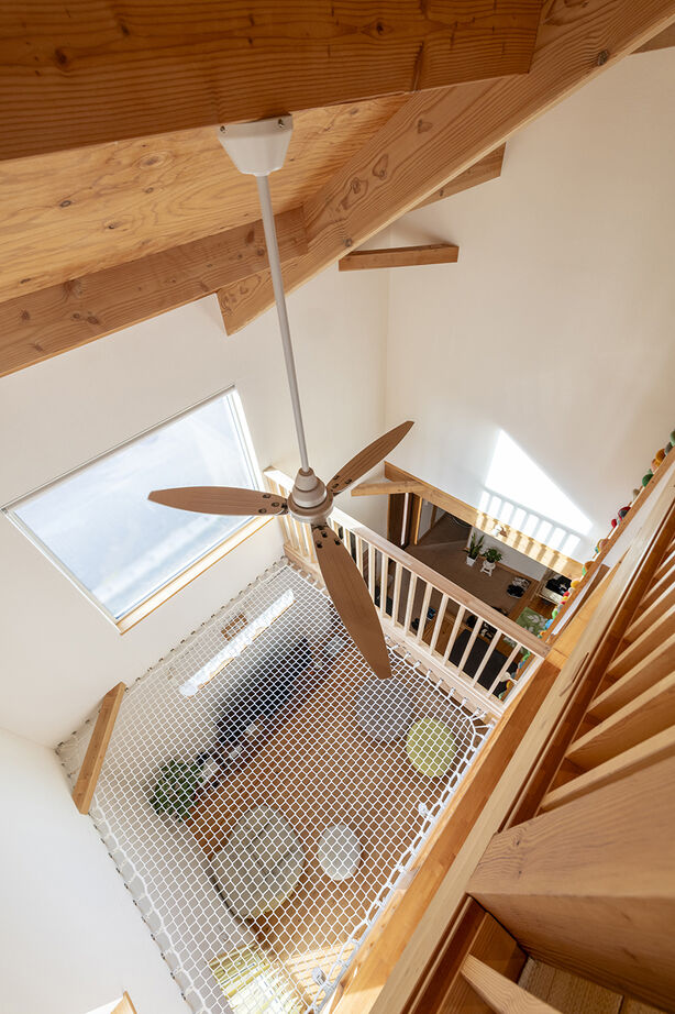 渡部製作所 【3000万円台/無垢材/ペレットストーブ】大好きな海を眺める毎日と仕掛け満載！アスレチックな楽しい家の建築実例画像3