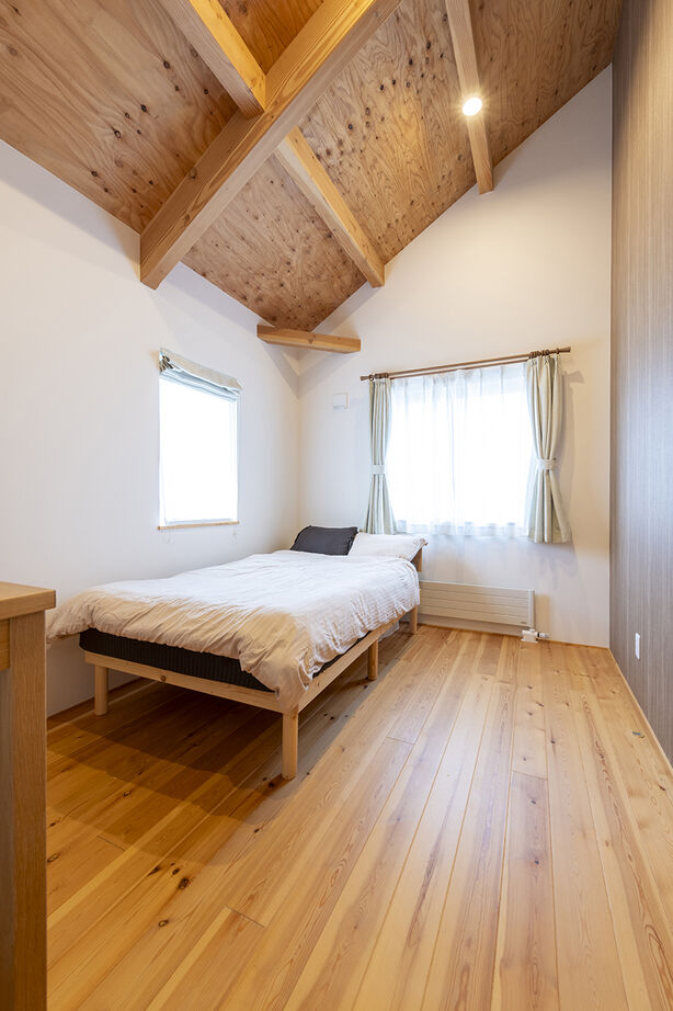 渡部製作所 【3000万円台/無垢材/ペレットストーブ】大好きな海を眺める毎日と仕掛け満載！アスレチックな楽しい家の建築実例画像8