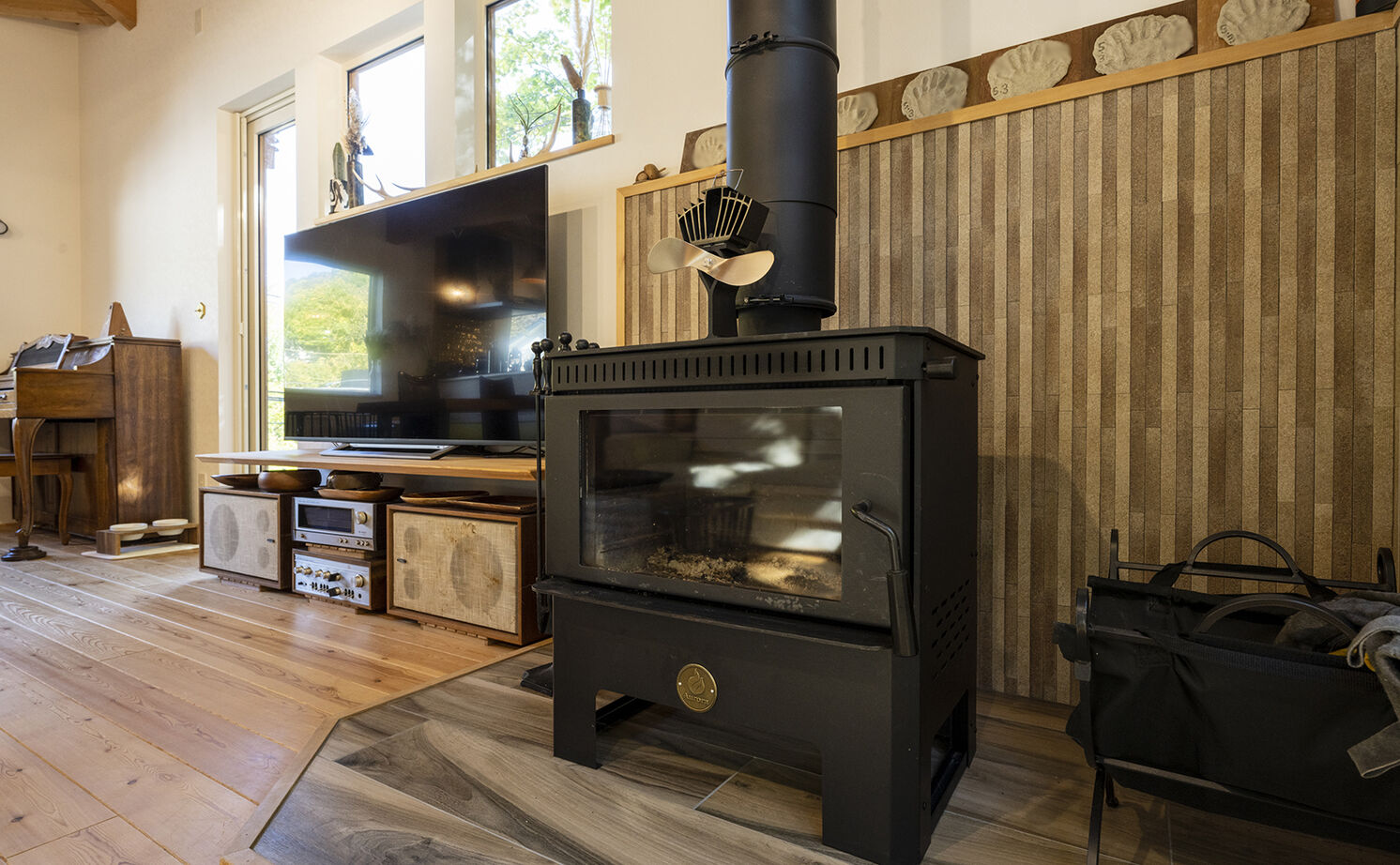 渡部製作所 【2000万円台/札幌市/無垢材/薪ストーブ】森とつながるような暮らし。職人の手仕事で叶える自然素材の家の建築実例画像4