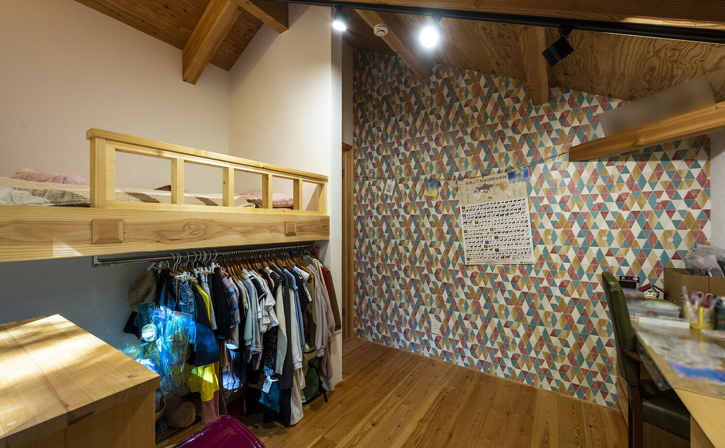 渡部製作所 【2000万円台/札幌市/無垢材/薪ストーブ】森とつながるような暮らし。職人の手仕事で叶える自然素材の家の建築実例画像13