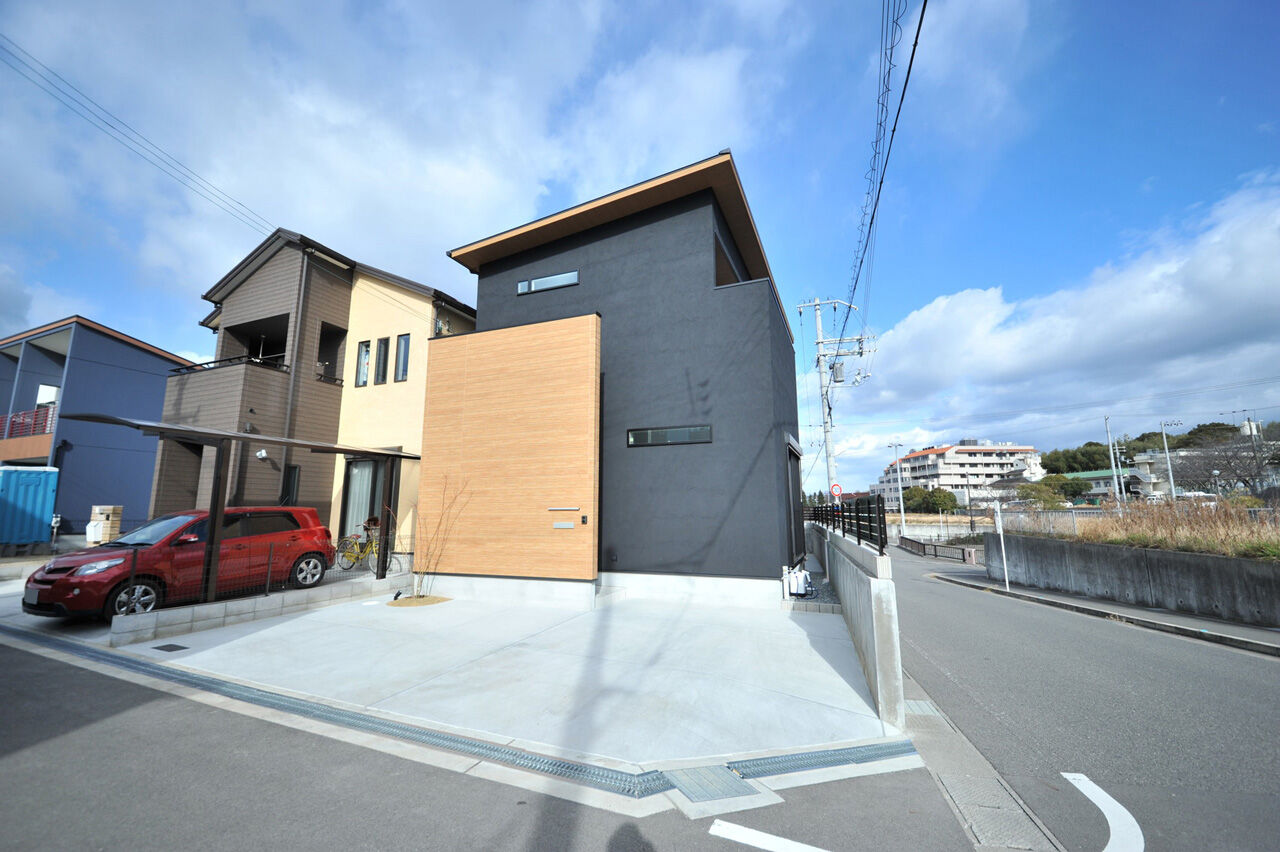 UK LIFE DESIGN 【1450万円/スキップフロア】大理石調タイルを敷き詰めたラグジュアリーな家の建築実例画像1