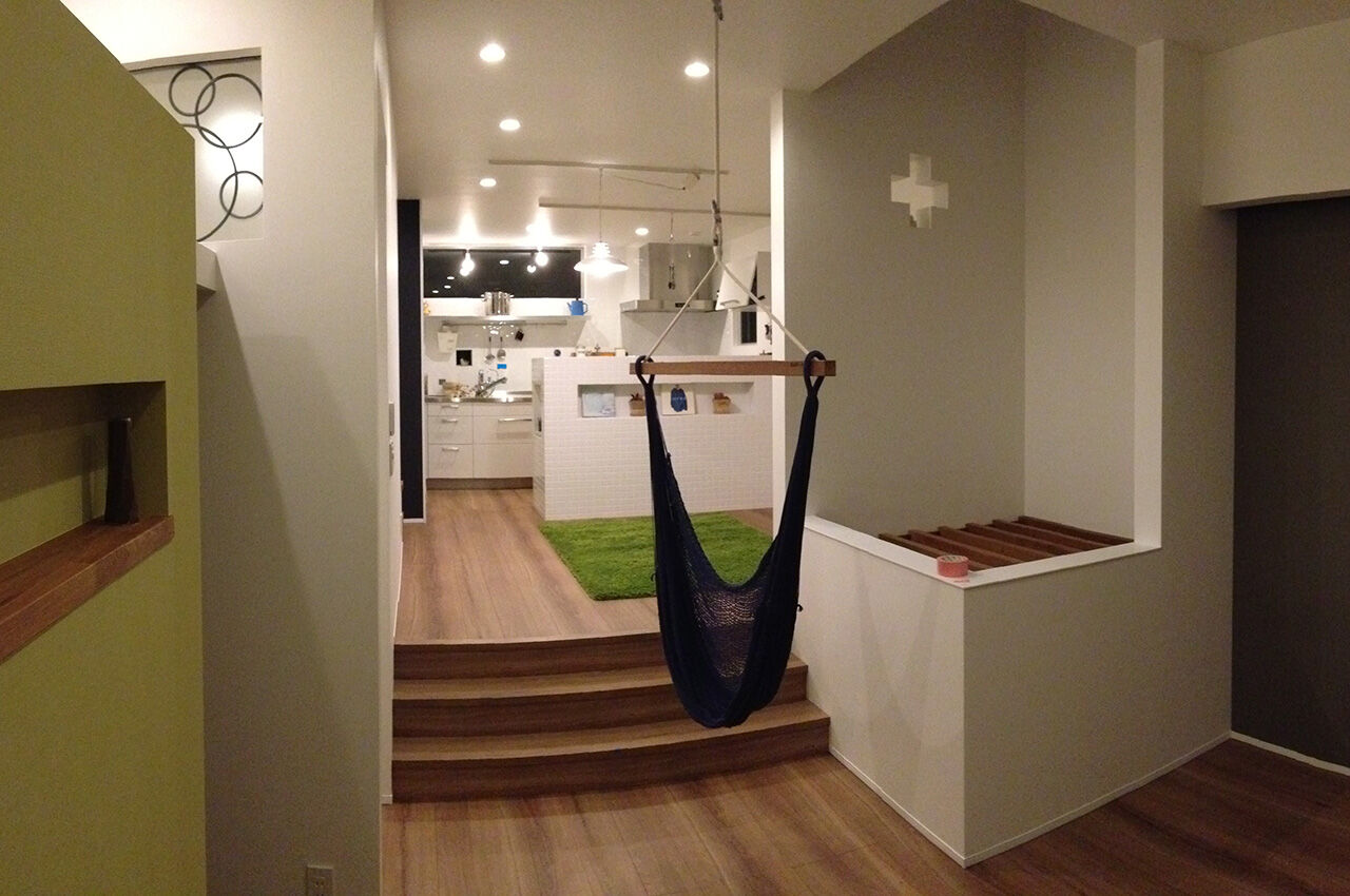 UK LIFE DESIGN 【1680万円/２階リビング】ビルトインガレージのある3階建ての都市型住宅の建築実例画像2