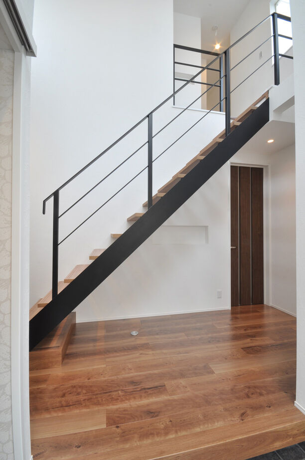 UK LIFE DESIGN 【1680万円/延床面積36.1坪/吹抜け】玄関ホールに大きな吹抜けのある、開放的な家の建築実例画像3