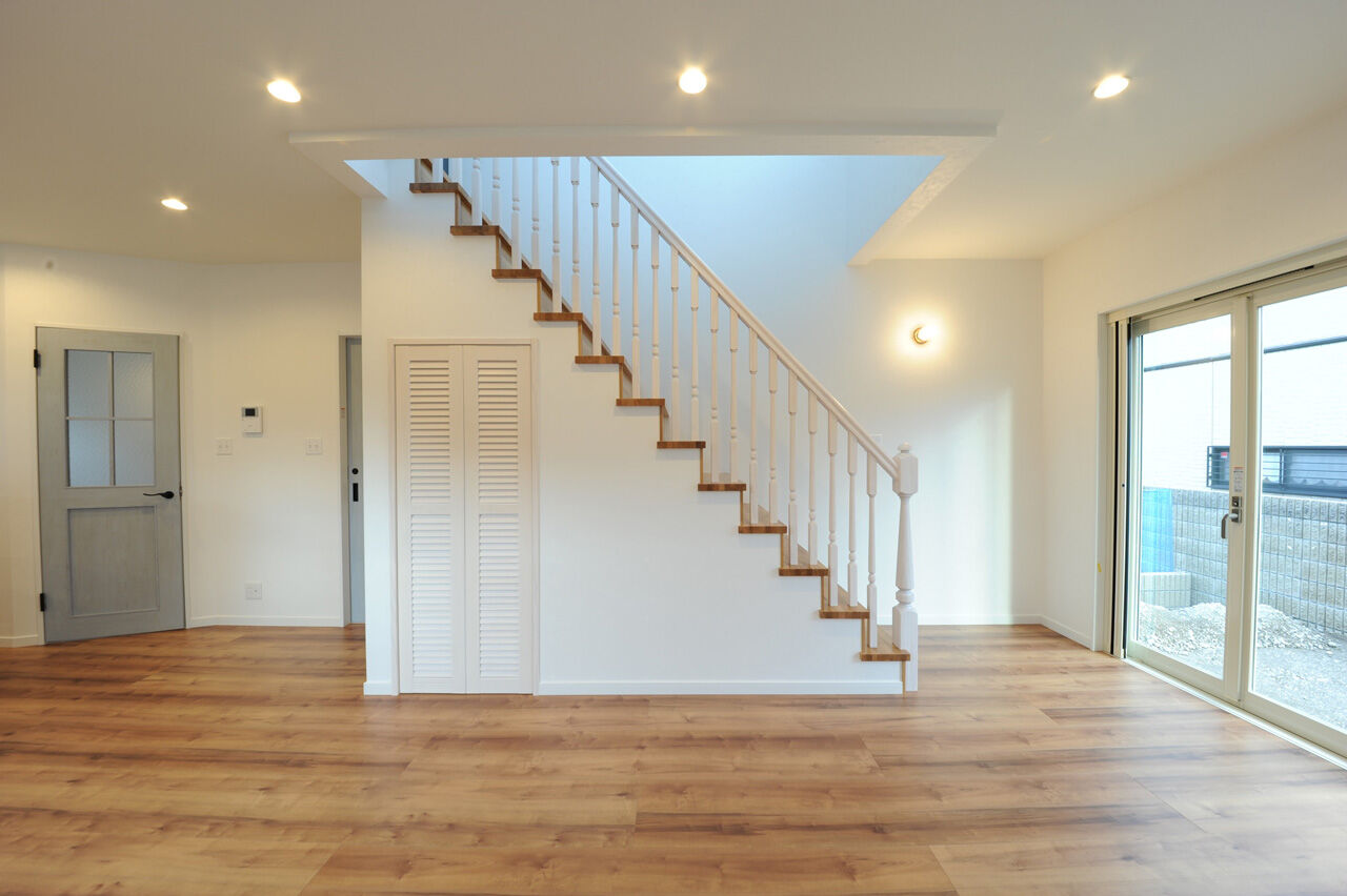 UK LIFE DESIGN 【1350万円/カバードポーチ】真っ白なラップサイディングのカリフォルニアスタイルの家の建築実例画像2