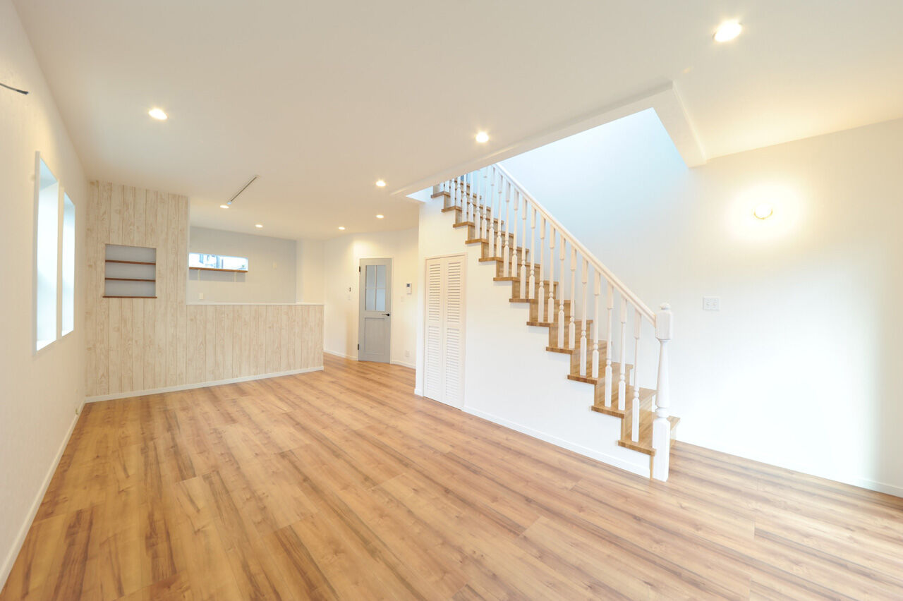 UK LIFE DESIGN 【1350万円/カバードポーチ】真っ白なラップサイディングのカリフォルニアスタイルの家の建築実例画像3