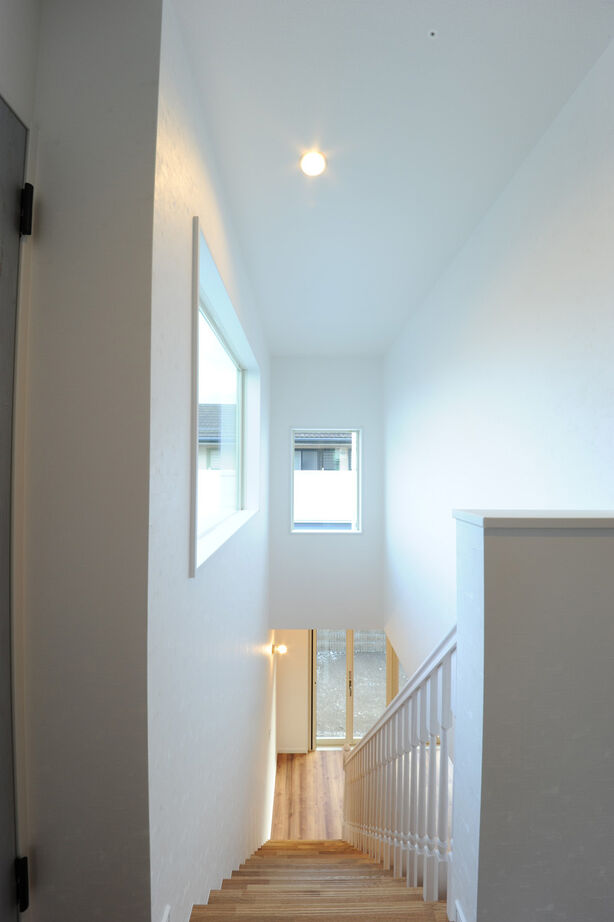 UK LIFE DESIGN 【1350万円/カバードポーチ】真っ白なラップサイディングのカリフォルニアスタイルの家の建築実例画像5