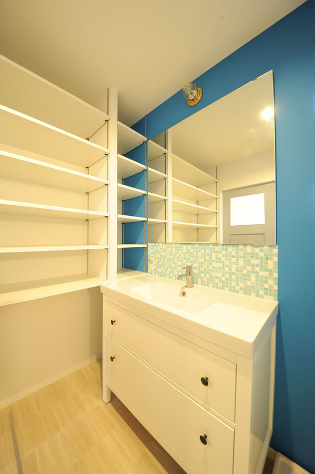 UK LIFE DESIGN 【1350万円/カバードポーチ】真っ白なラップサイディングのカリフォルニアスタイルの家の建築実例画像7