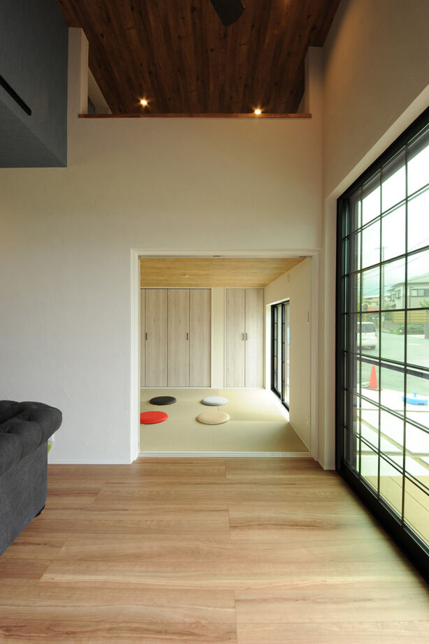 UK LIFE DESIGN 【1900万円/小屋裏部屋】垂れ壁のモチーフが印象的。南欧風の塗り壁の家の建築実例画像3