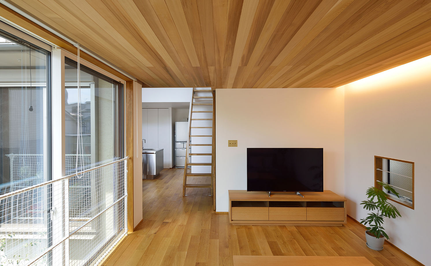 一級建築士事務所　フクダ・ロングライフデザイン 【SE/断熱6/C値0.5/中庭/敷地33坪/ビルトインガレージ】都心部で実現させた緑と光溢れるプライベート空間の建築実例画像5