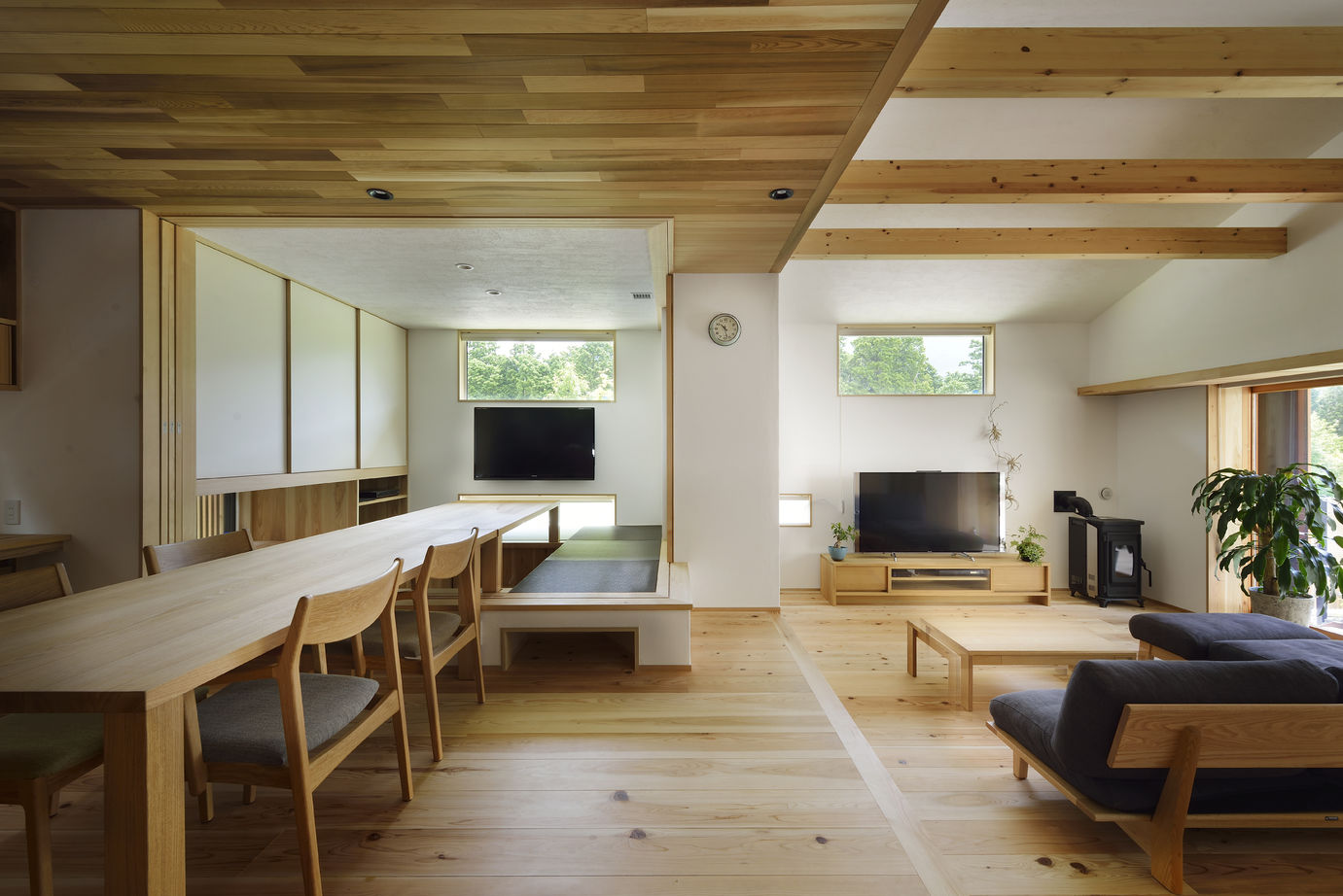 一級建築士事務所　フクダ・ロングライフデザイン 【箕面市/平屋】採光と中庭のある平屋。パッシブ冷暖で快適・子育て仲間が集う空間の建築実例画像3