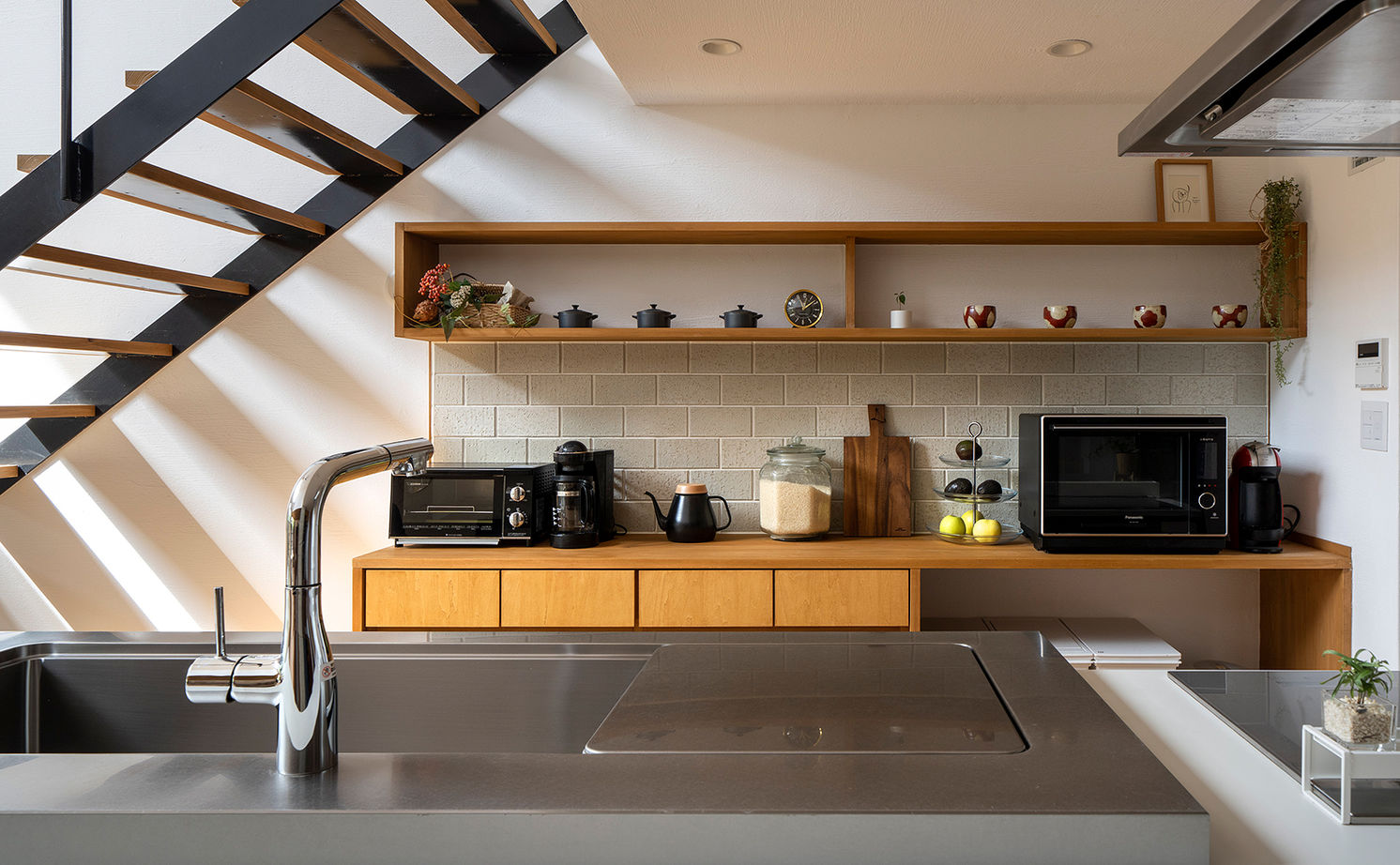 一級建築士事務所　フクダ・ロングライフデザイン 【断熱等級6/C値0.50/パッシブデザイン/SE構法/吹抜/耐震等級3】庭に寄り添う空間と 日射取得を両立した家の建築実例画像5