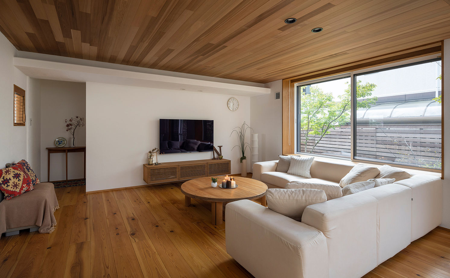 一級建築士事務所　フクダ・ロングライフデザイン 【断熱等級6/C値0.50/パッシブデザイン/SE構法/吹抜/耐震等級3】庭に寄り添う空間と 日射取得を両立した家の建築実例画像9