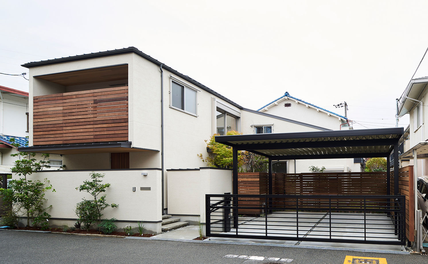 一級建築士事務所　フクダ・ロングライフデザイン 【大阪府/中庭/SE構法/床下冷暖房/オシャレ】中庭を囲むLDKは光と緑がたっぷり。の建築実例画像2