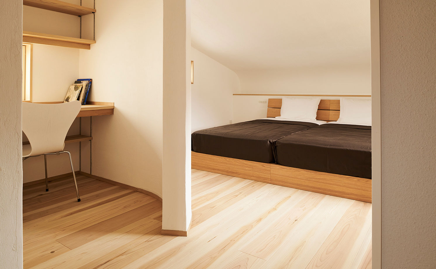 一級建築士事務所　フクダ・ロングライフデザイン 【大阪府/中庭/SE構法/床下冷暖房/オシャレ】中庭を囲むLDKは光と緑がたっぷり。の建築実例画像9