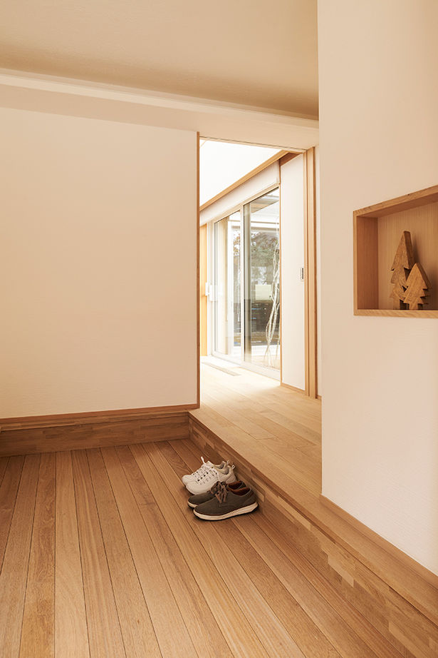 一級建築士事務所　フクダ・ロングライフデザイン 【大阪府/中庭/SE構法/床下冷暖房/オシャレ】中庭を囲むLDKは光と緑がたっぷり。の建築実例画像10