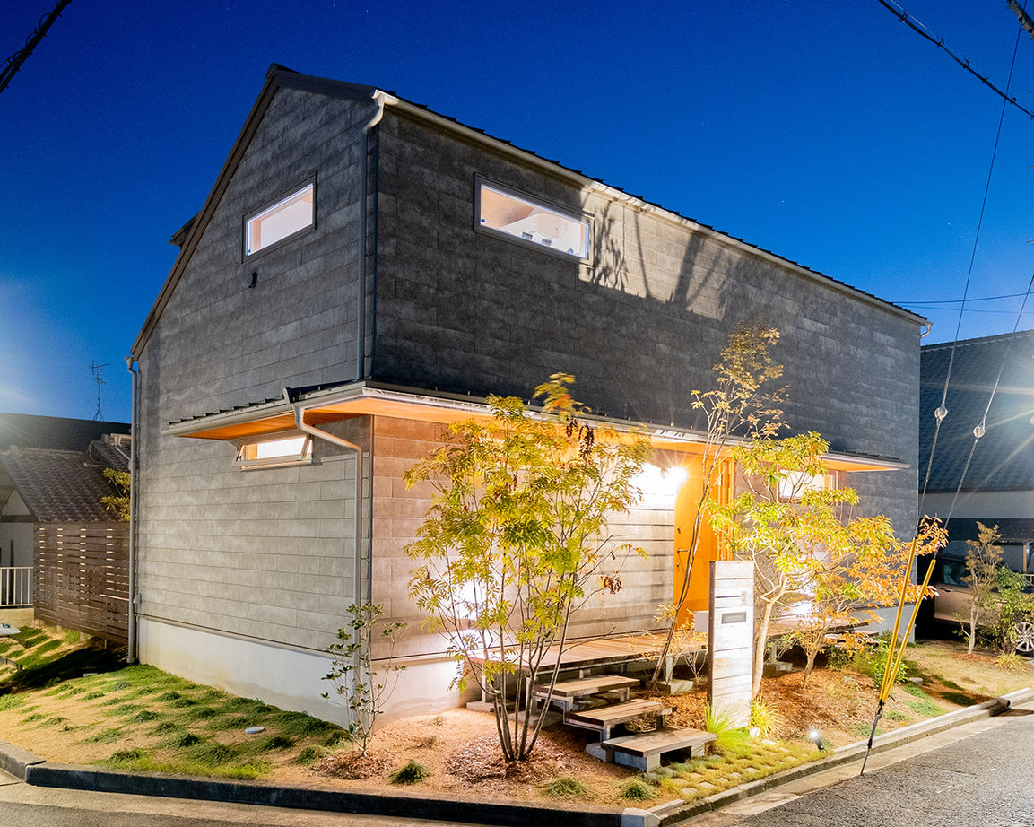 一級建築士事務所　フクダ・ロングライフデザイン 【SE構法/高気密高断熱/自然素材】勾配天井にドーマーのある家。大らかな空間に白いスケルトン階段が美しいの建築実例画像10