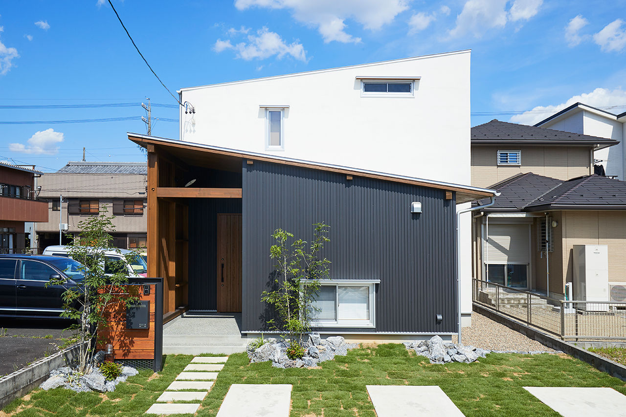 フィデア 【間取図有｜2000～2999万円｜スケルトン階段｜木の温かみ｜吹抜】横長の敷地を巧みに活用した理想の住まいの建築実例画像1